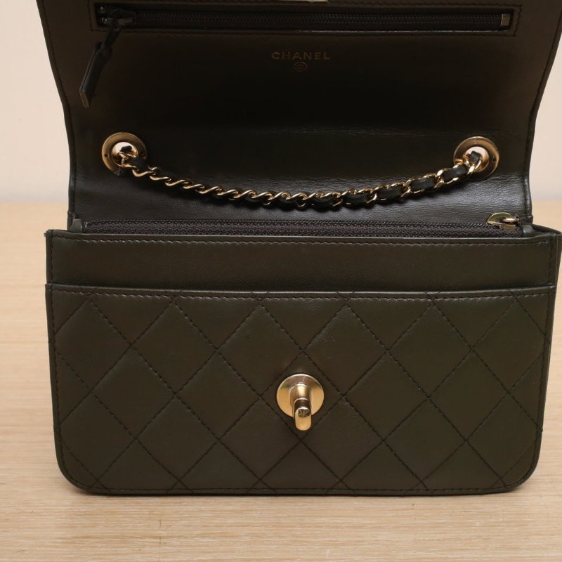 CHANEL TrendyCCWOC19綠色羊皮22開金扣肩背包-2