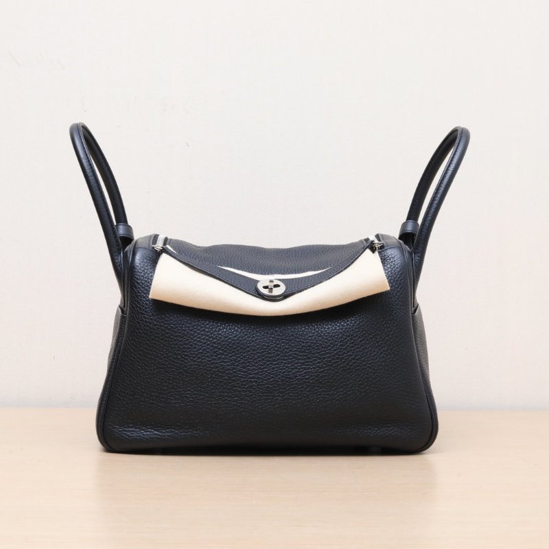 HERMES Lindy3089黑色TC皮Y刻銀扣肩背包-1