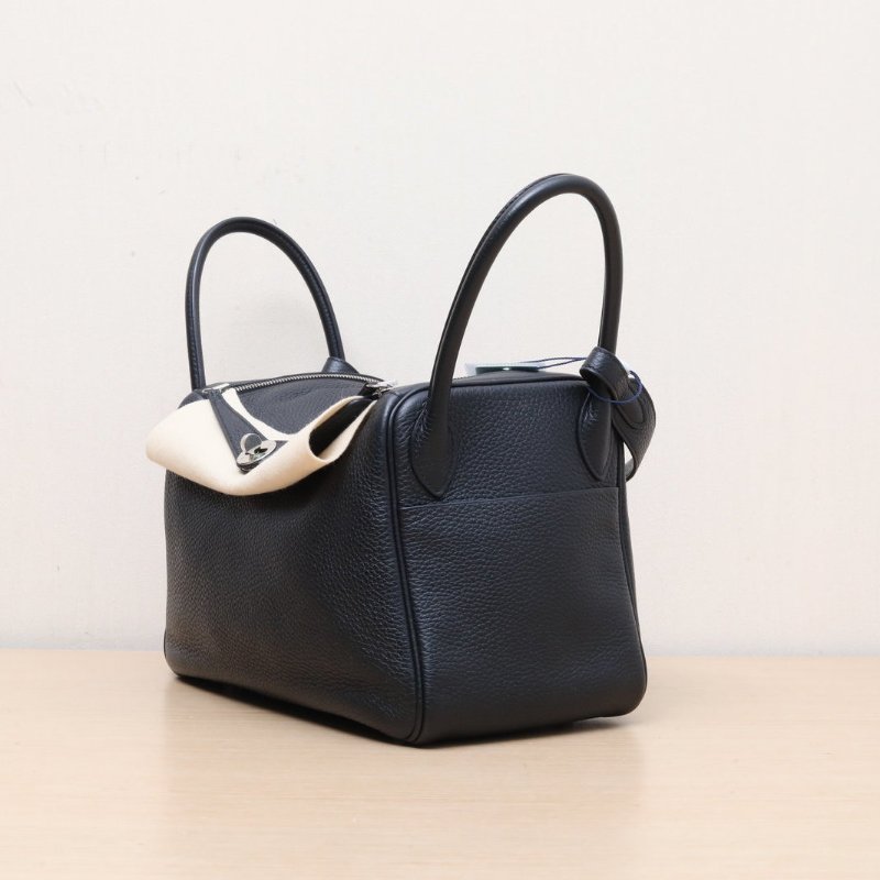HERMES Lindy3089黑色TC皮Y刻銀扣肩背包-3
