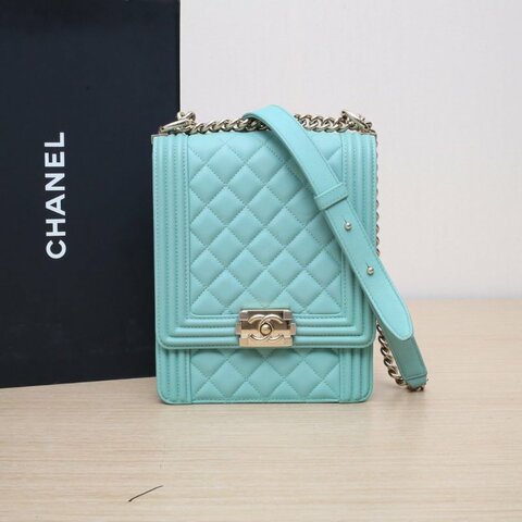 CHANEL Leboy豎版16淺綠色牛皮27開金扣菱格紋肩背包