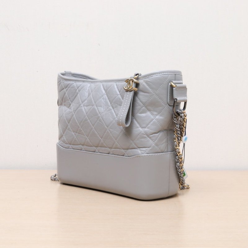 CHANEL GABRIELLE流浪中號28灰色牛皮28開金銀扣肩背包-3
