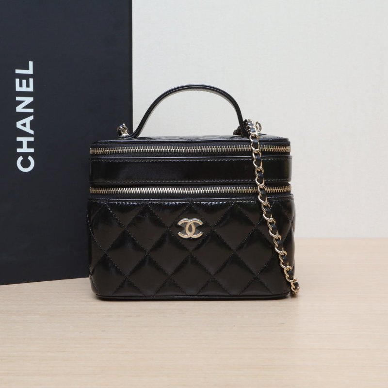 CHANEL 22B手提長盒子化妝包雙層拉鏈帶鏡子16黑色羊皮鐳射標金扣肩背包-0