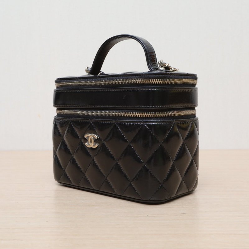 CHANEL 22B手提長盒子化妝包雙層拉鏈帶鏡子16黑色羊皮鐳射標金扣肩背包-4