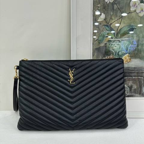 聖羅蘭/Ysl 黑金V紋手拿包 尺寸:30*20