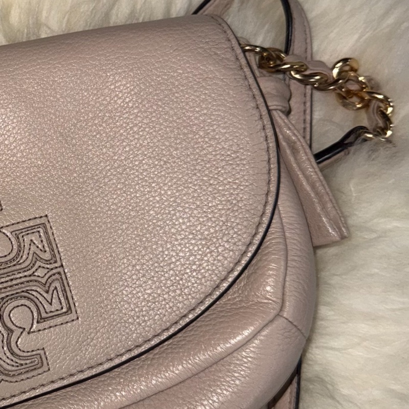 Tory Burch（TB）枕頭包 奶茶色  ✨ 閒置 出清 Tory Burch TB 枕頭包 奶茶色 皮革 肩背包 斜背包 柔軟 枕頭款 氣質 百搭 女神 必備 精品 二手-3