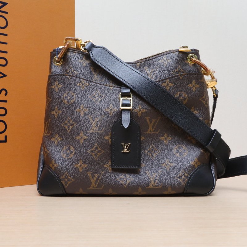 LOUIS VUITTON Odeon單肩斜挎牛角包小號24黑色PVC金扣晶片肩背包-0