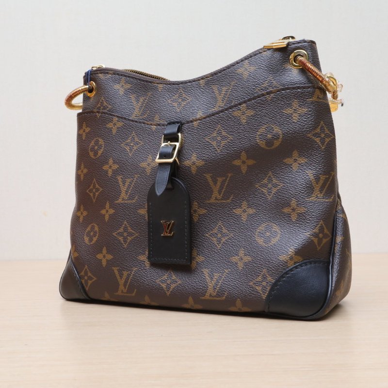 LOUIS VUITTON Odeon單肩斜挎牛角包小號24黑色PVC金扣晶片肩背包-3