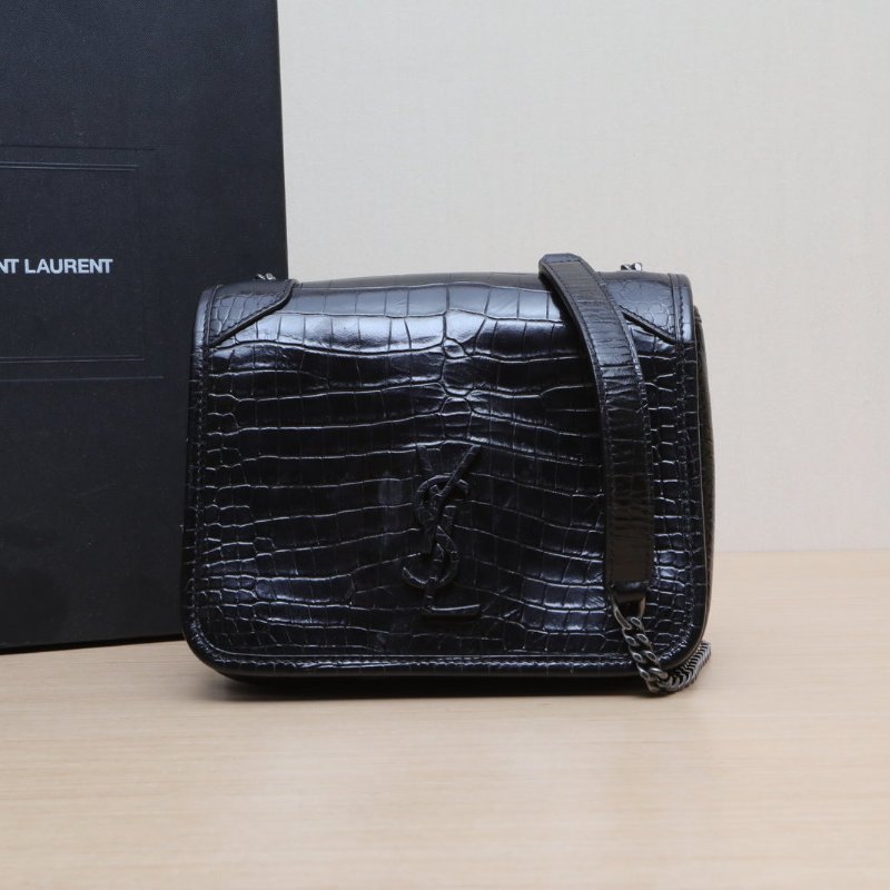 SAINT LAURENT NikiWoc鱷魚壓紋黑色牛皮磨砂銀扣肩背包-0