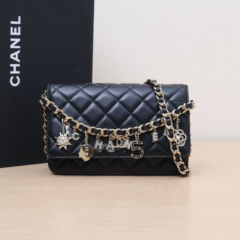 CHANEL 21PCFWOC19黑色羊皮31開淺金扣菱格紋金屬徽章皮穿鏈肩背包-0