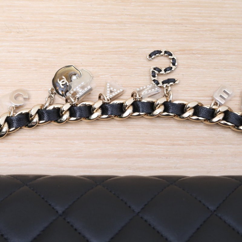 CHANEL 21PCFWOC19黑色羊皮31開淺金扣菱格紋金屬徽章皮穿鏈肩背包-2