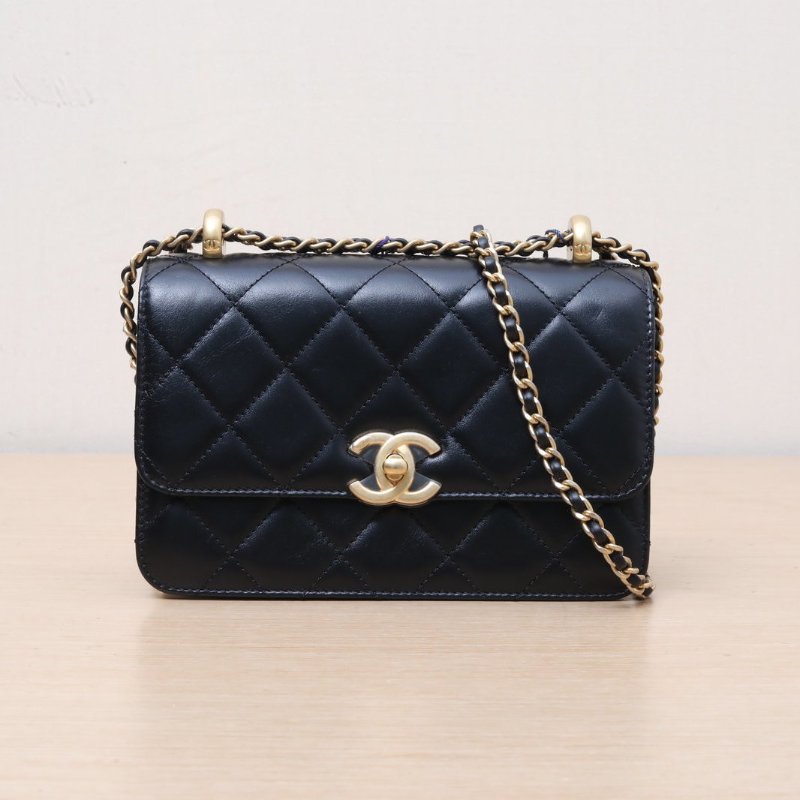 CHANEL 21ACF口蓋包19晶片開金扣黑色牛皮雙金珠皮穿鏈肩背包-1