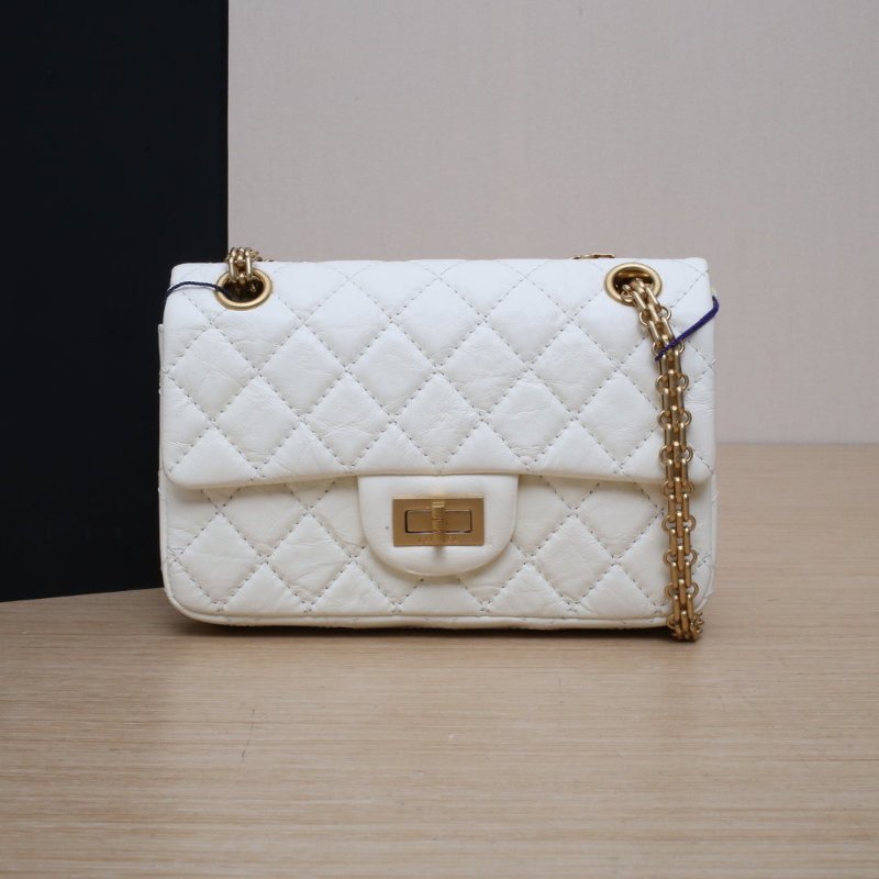 CHANEL 2.55口蓋包迷你20牛皮晶片開金扣白色肩背包-0