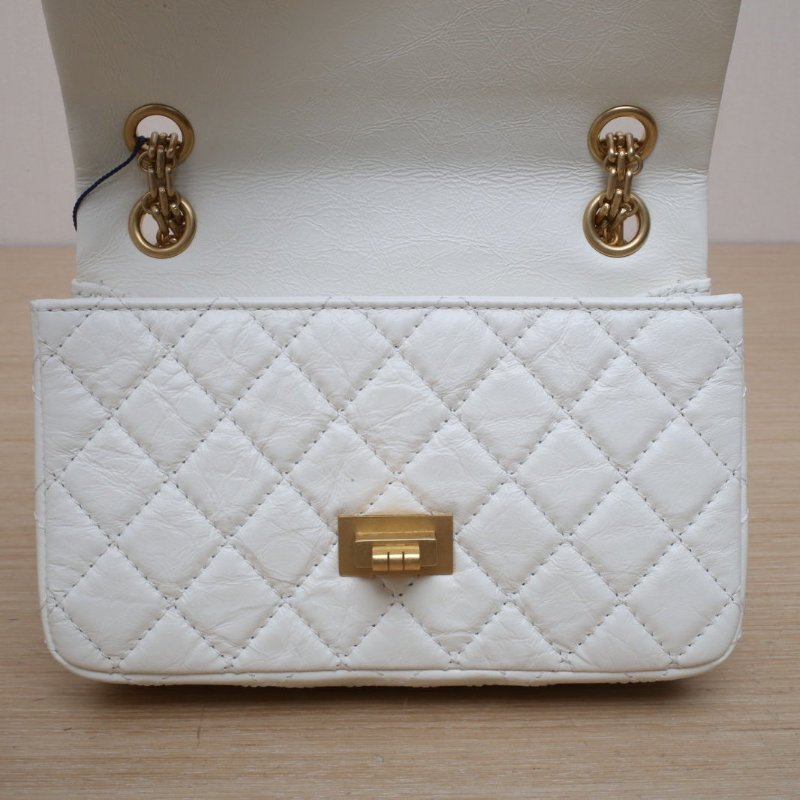 CHANEL 2.55口蓋包迷你20牛皮晶片開金扣白色肩背包-2