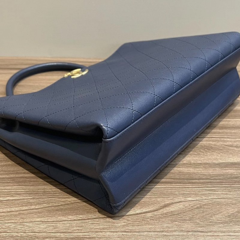 CHANEL 藍色金扣菱格紋手提托特包 33*24*12 98新配件塵袋保卡-2