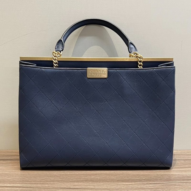 CHANEL 藍色金扣菱格紋手提托特包 33*24*12 98新配件塵袋保卡-5
