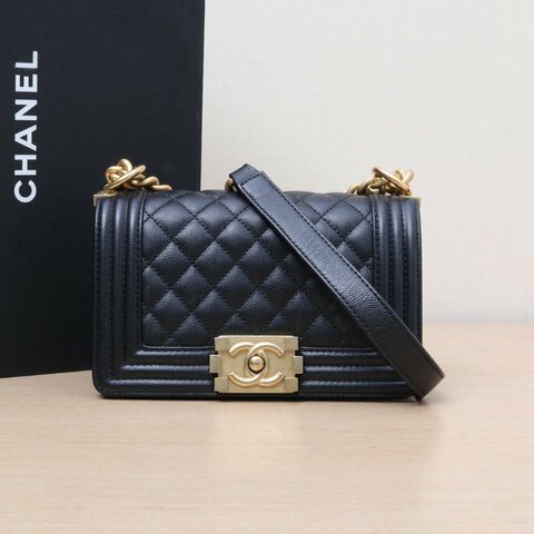 CHANEL Leboy小號20.5黑色荔枝牛皮晶片開金扣菱格紋肩背包