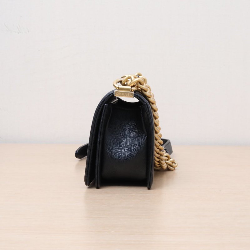 CHANEL Leboy小號20.5黑色荔枝牛皮晶片開金扣菱格紋肩背包-4