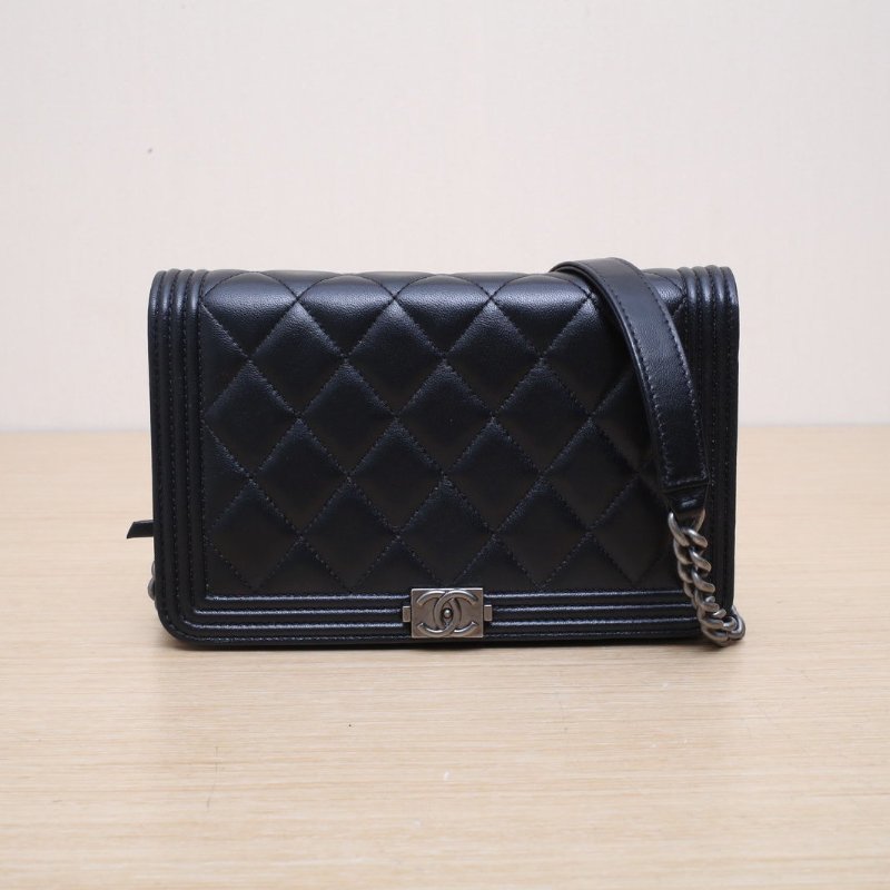 CHANEL LeboyWOC19黑色羊皮29開銀扣菱格紋肩背包-1