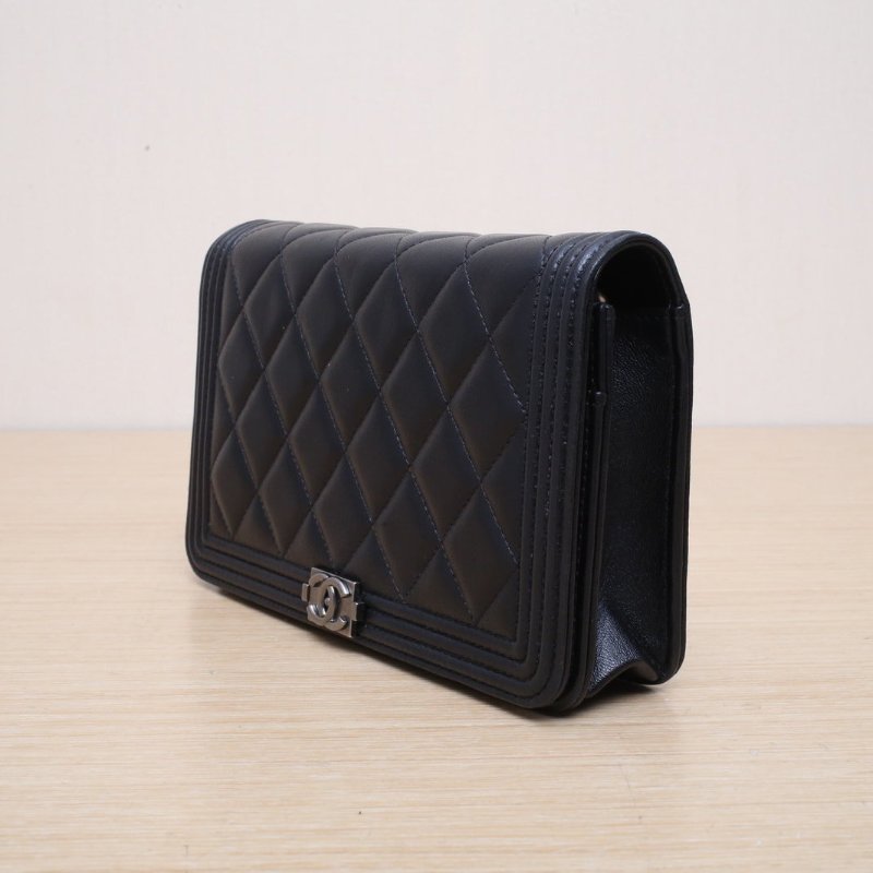 CHANEL LeboyWOC19黑色羊皮29開銀扣菱格紋肩背包-4