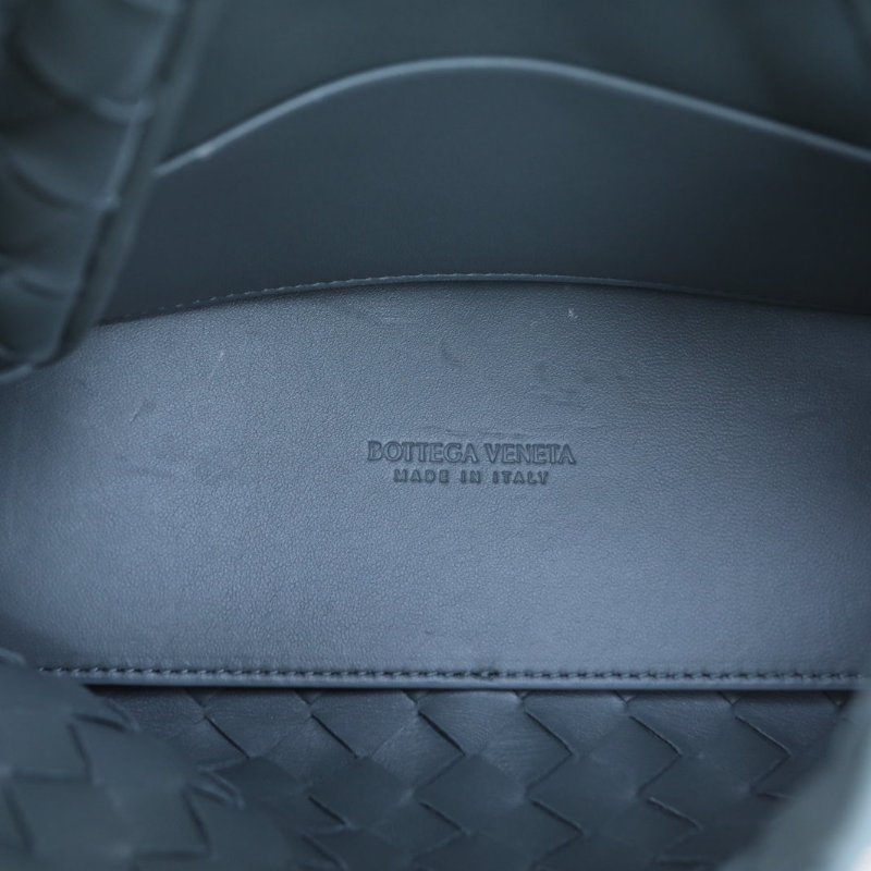 BOTTEGA VENETA Andiamo編織磁扣開合小號羊皮石板色肩背包-3