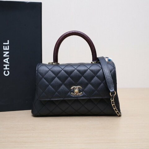 CHANEL CocoHandle小號24黑色荔枝牛皮晶片開金扣蜥蜴壓紋手柄肩背包