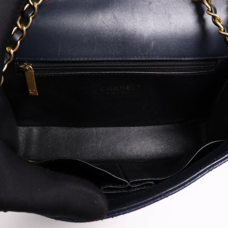 CHANEL 牛皮皮革Filigree Chain Bag金扣鏈帶肩背袋-12