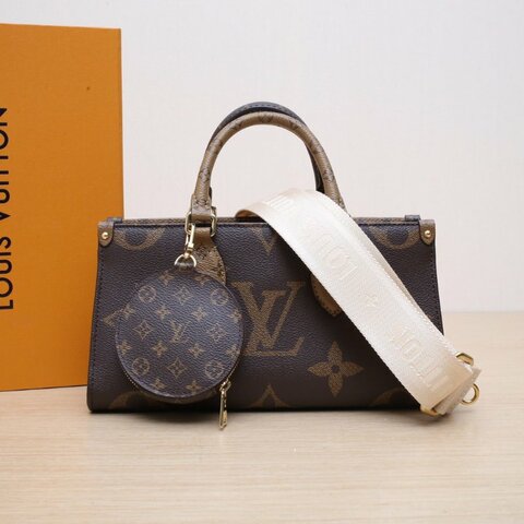LOUIS VUITTON OnthegoEastWest橫版三合一老花PVC晶片肩背包