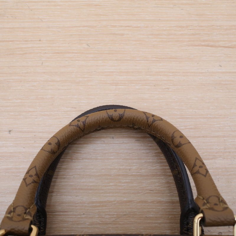 LOUIS VUITTON OnthegoEastWest橫版三合一老花PVC晶片肩背包-2