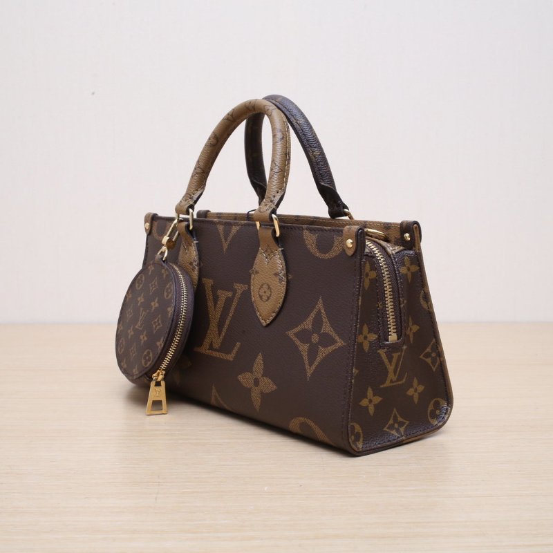 LOUIS VUITTON OnthegoEastWest橫版三合一老花PVC晶片肩背包-4