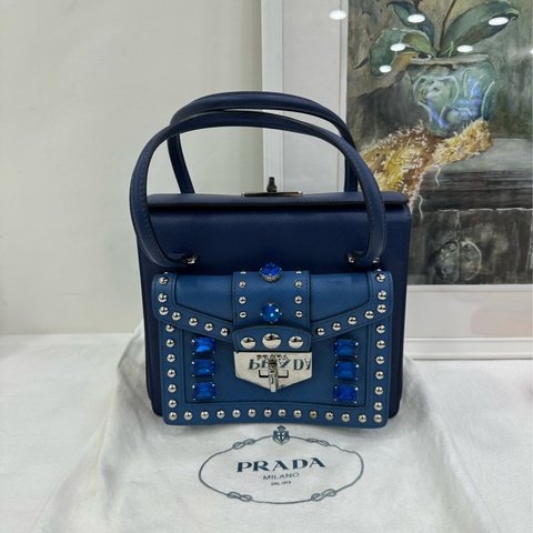 Prada 盒子包 秀款 外型獨特 超漂亮