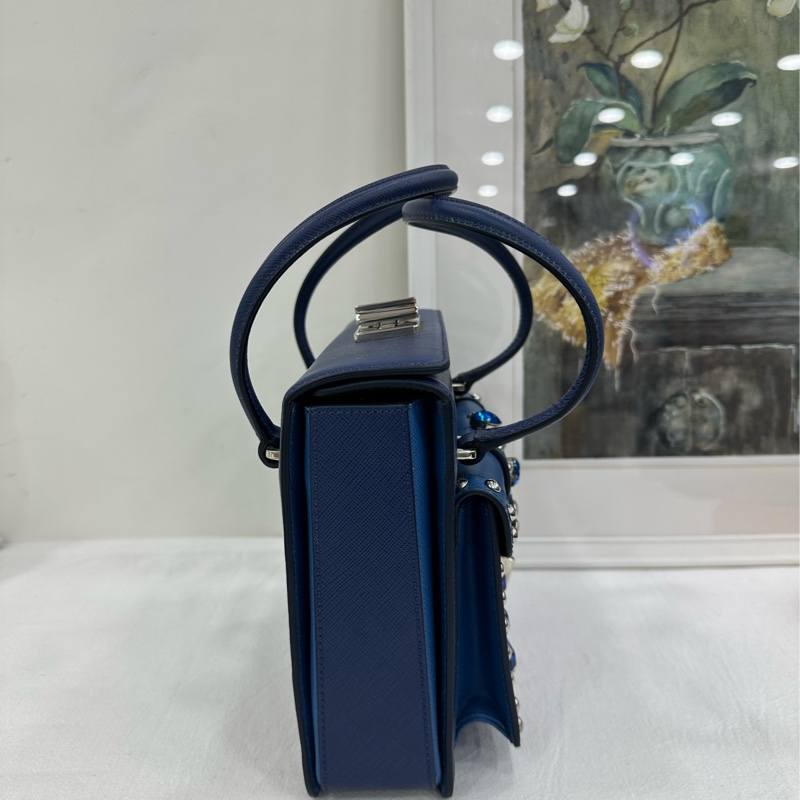 Prada 盒子包 秀款 外型獨特 超漂亮-3