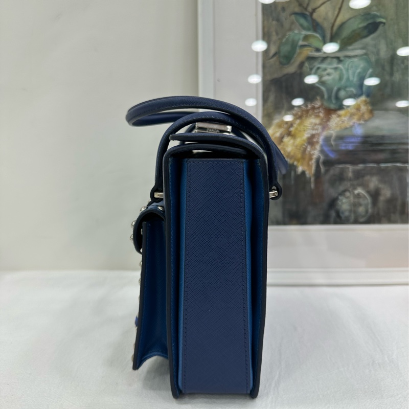 Prada 盒子包 秀款 外型獨特 超漂亮-4