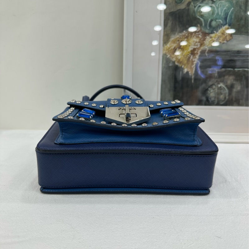 Prada 盒子包 秀款 外型獨特 超漂亮-5