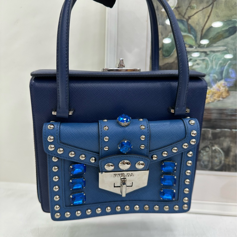 Prada 盒子包 秀款 外型獨特 超漂亮-6