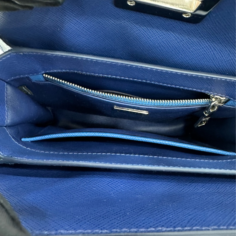 Prada 盒子包 秀款 外型獨特 超漂亮-7