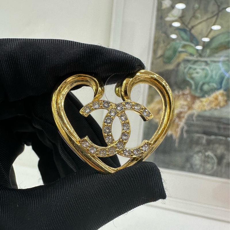 Chanel香奈兒23C新款金色愛心鏤空大耳環 很大氣美麗的一款-4