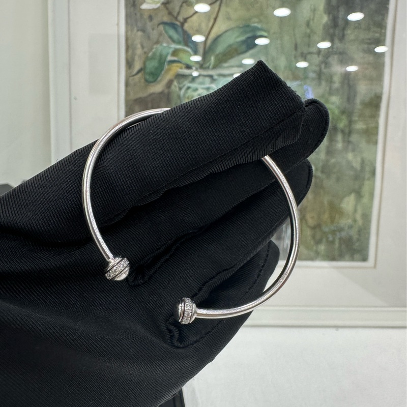 Piaget/伯爵 時來運轉系列開口環 手鐲18k白金材質搭配鑲嵌20顆鑽 15碼 17年卡-1