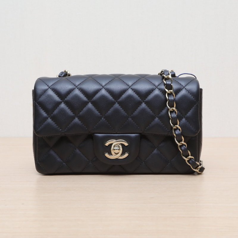 CHANEL CF口蓋包大Mini20黑色羊皮晶片開金扣肩背包-1