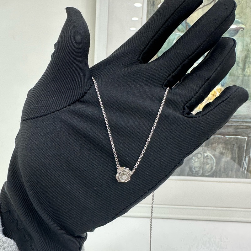 Piaget伯爵 PIAGET ROSE系列 18K白金滿鑽玫瑰花項鍊，經典款 上身超美-0