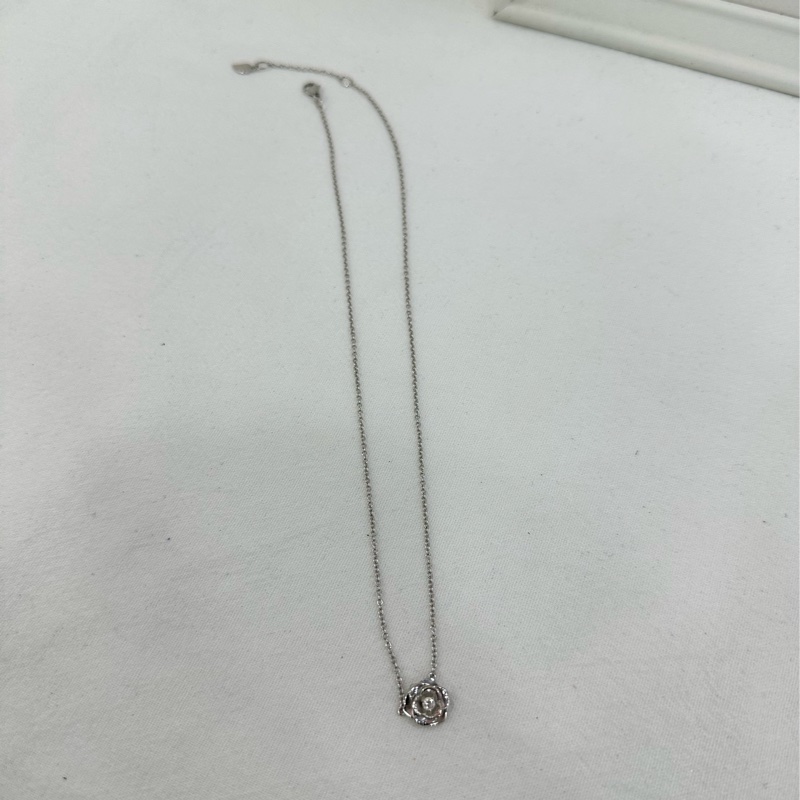 Piaget伯爵 PIAGET ROSE系列 18K白金滿鑽玫瑰花項鍊，經典款 上身超美-4