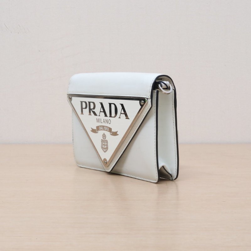 PRADA 白色牛皮銀扣三角牌鏈條包WOC17三角牌可調節扣肩背包-3