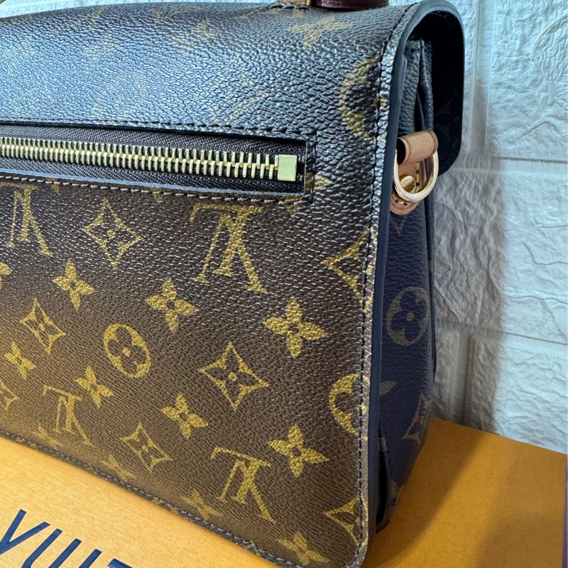 精典Lv郵差包-13