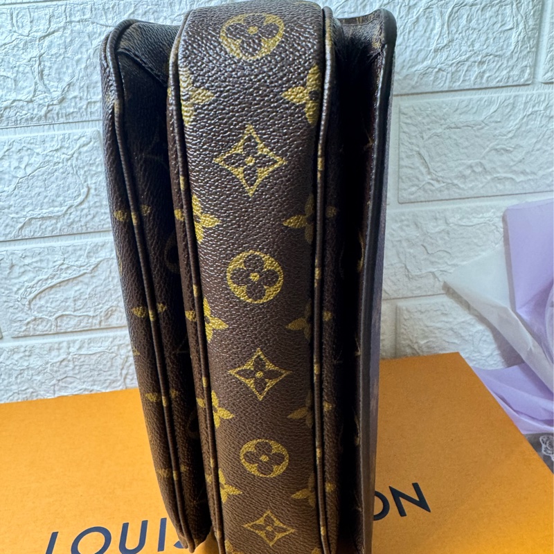 精典Lv郵差包-14