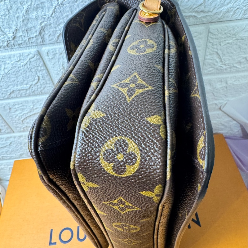 精典Lv郵差包-15