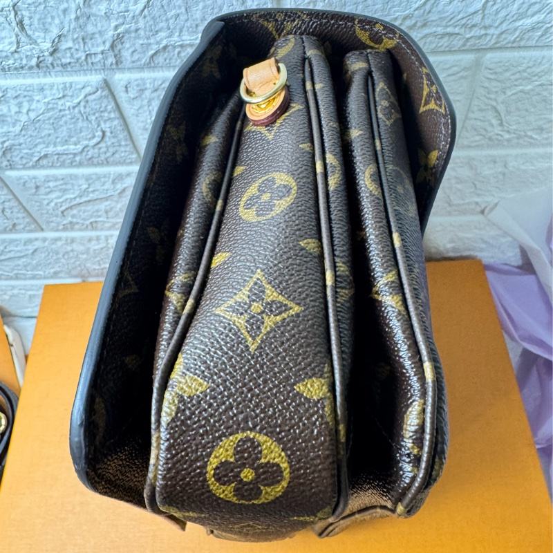 精典Lv郵差包-16