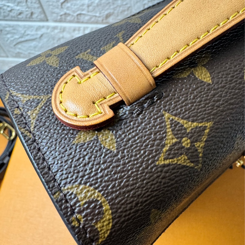 精典Lv郵差包-18