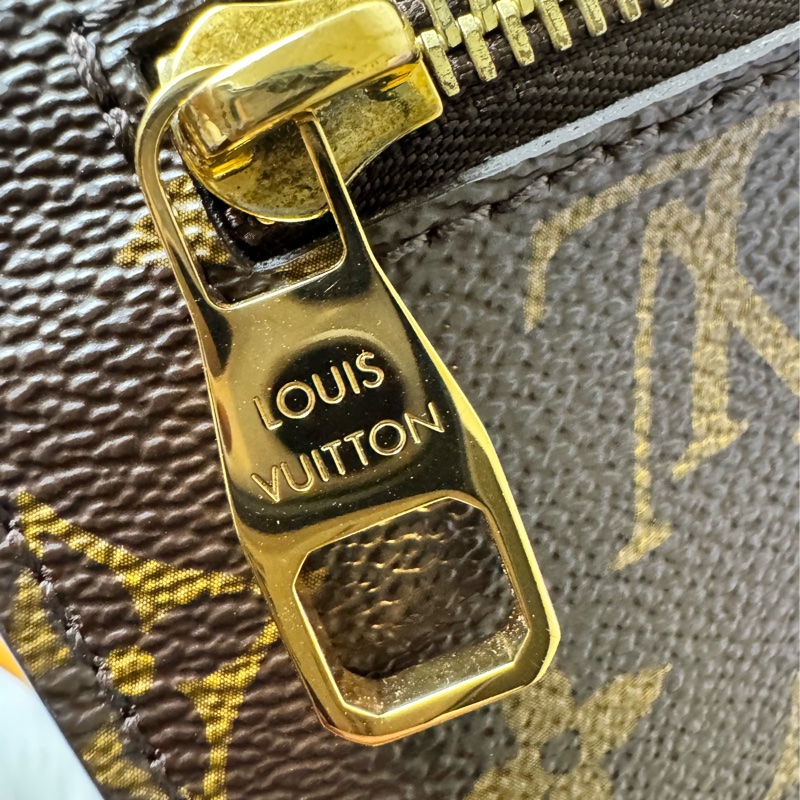 精典Lv郵差包-21