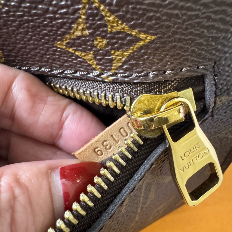 精典Lv郵差包-22