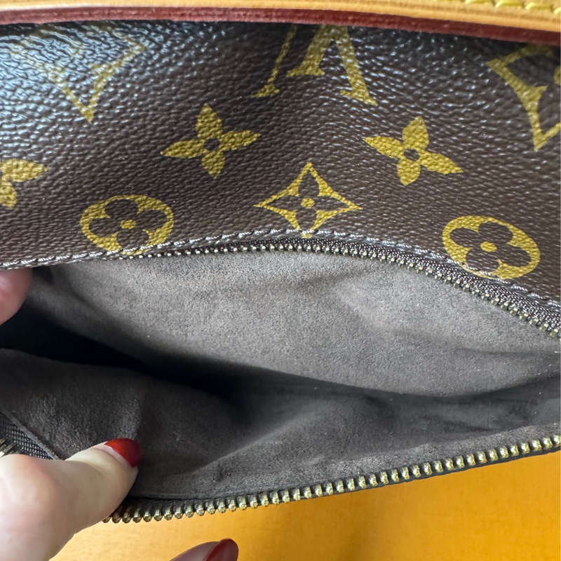 精典Lv郵差包-23