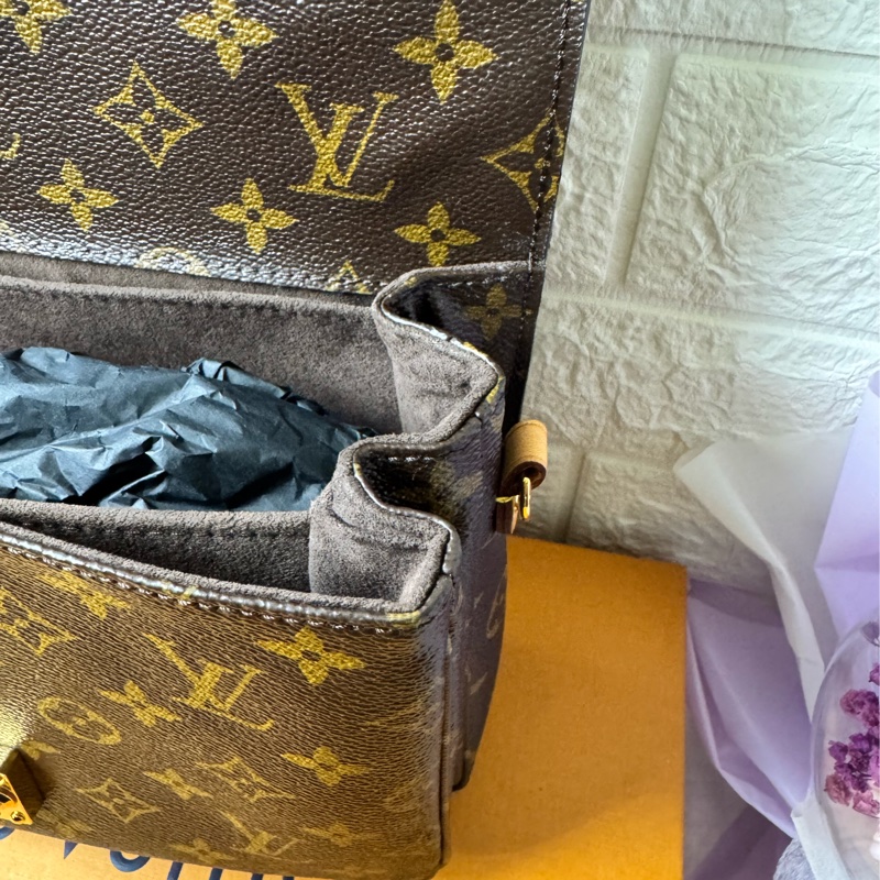 精典Lv郵差包-24